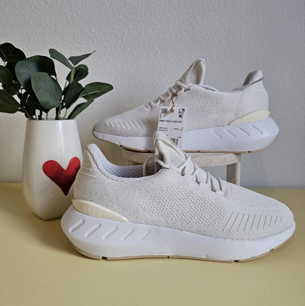 Adidas Swift Run 22 Low White - size 8.5